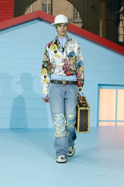 Look 50